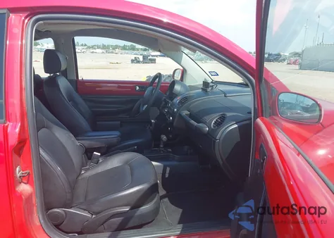 2010 Volkswagen New Beetle 2.5L from USA, damaged, VIN 3VWPG3AG1AM002259